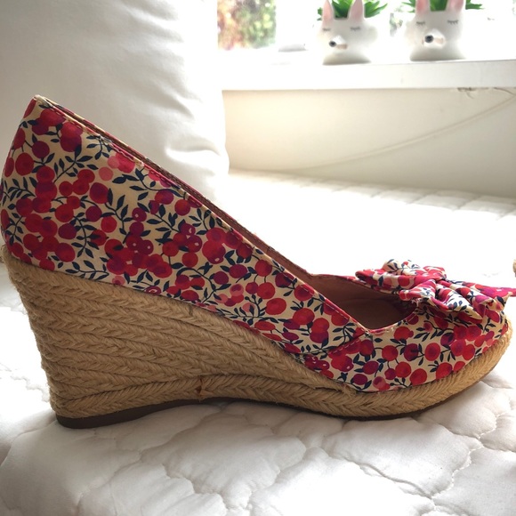 Shoes - Picture 5 of 9